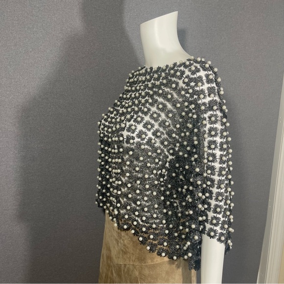 BEULAH Style black pearl flower top - Picture 3 of 10